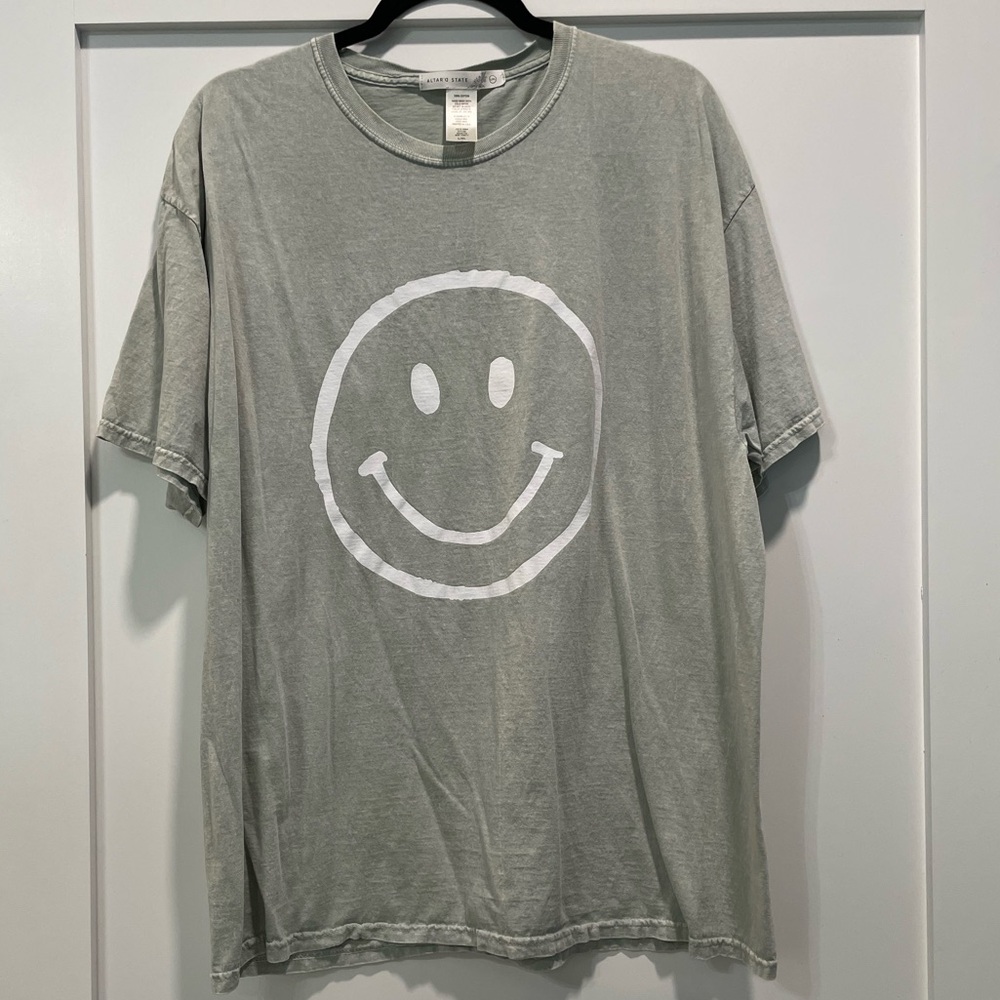 Alter’d State Green Smiley Face T-Shirt. Size L/XL